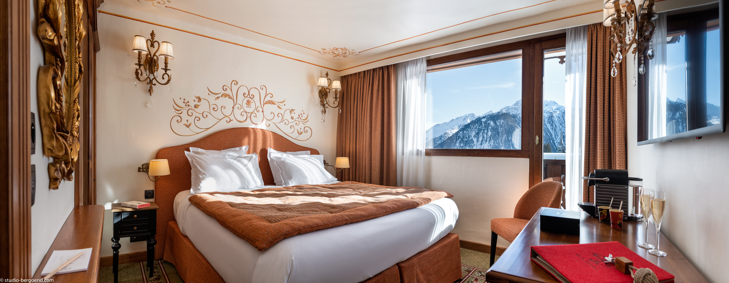 Classic rooms with slopes view